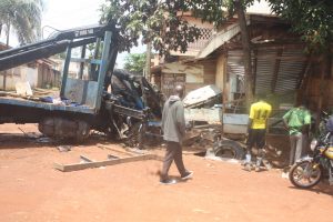 Le gros-porteur à l’origine de l'accident de Biyem-Assi. Crédit photo : Prince Nguimbous.